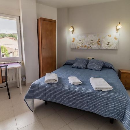 Hostal - Restaurante La Buena Villa By Vivere Stays Villalonquejar ภายนอก รูปภาพ
