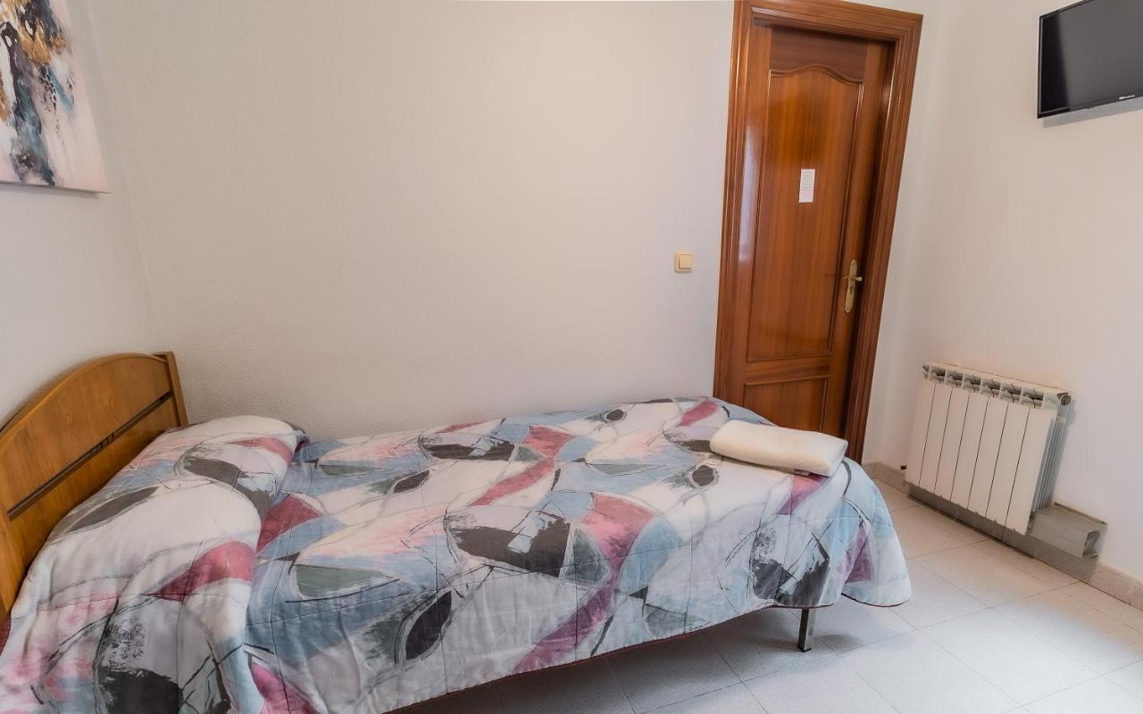 Hostal - Restaurante La Buena Villa By Vivere Stays Villalonquejar ภายนอก รูปภาพ