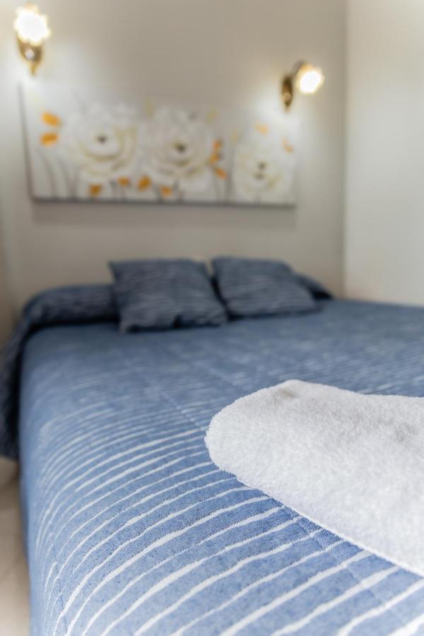 Hostal - Restaurante La Buena Villa By Vivere Stays Villalonquejar ภายนอก รูปภาพ