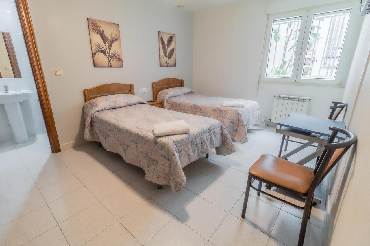 Hostal - Restaurante La Buena Villa By Vivere Stays Villalonquejar ภายนอก รูปภาพ