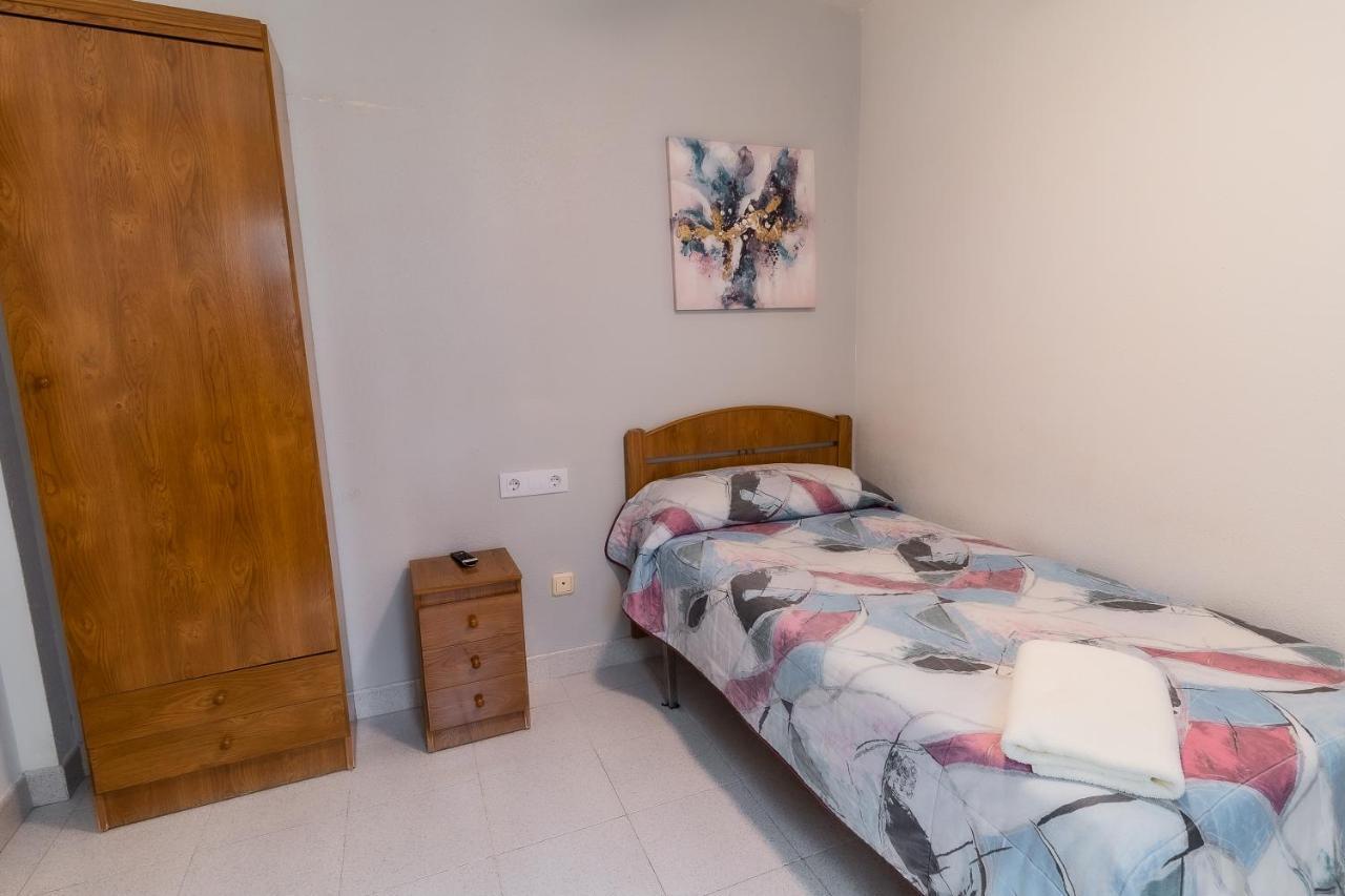 Hostal - Restaurante La Buena Villa By Vivere Stays Villalonquejar ภายนอก รูปภาพ