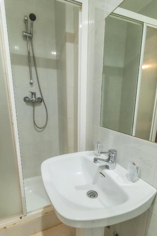 Hostal - Restaurante La Buena Villa By Vivere Stays Villalonquejar ภายนอก รูปภาพ