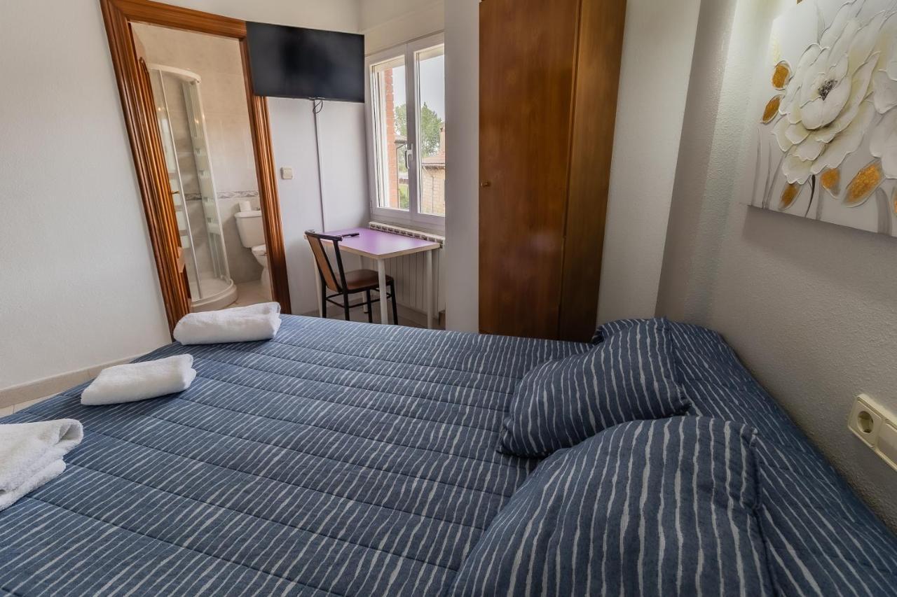Hostal - Restaurante La Buena Villa By Vivere Stays Villalonquejar ภายนอก รูปภาพ