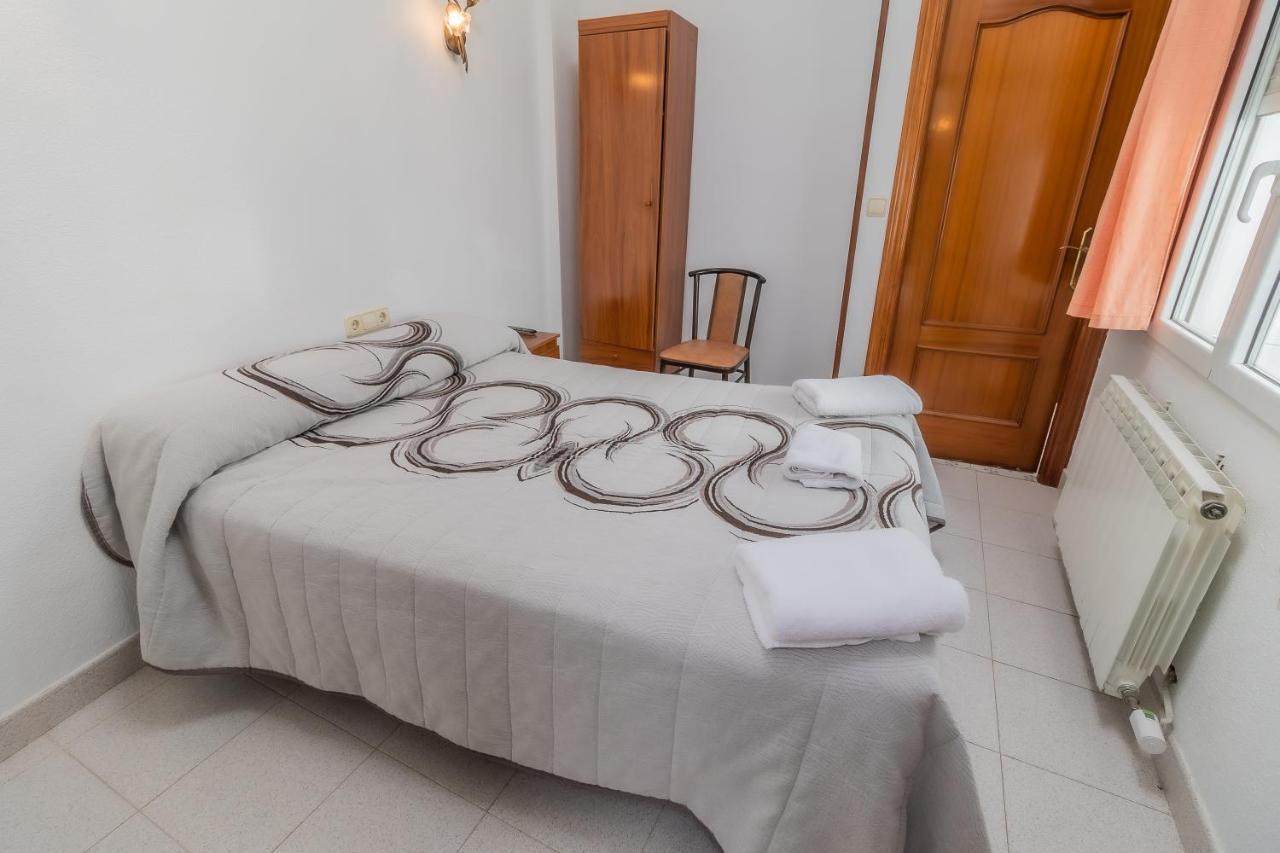 Hostal - Restaurante La Buena Villa By Vivere Stays Villalonquejar ภายนอก รูปภาพ