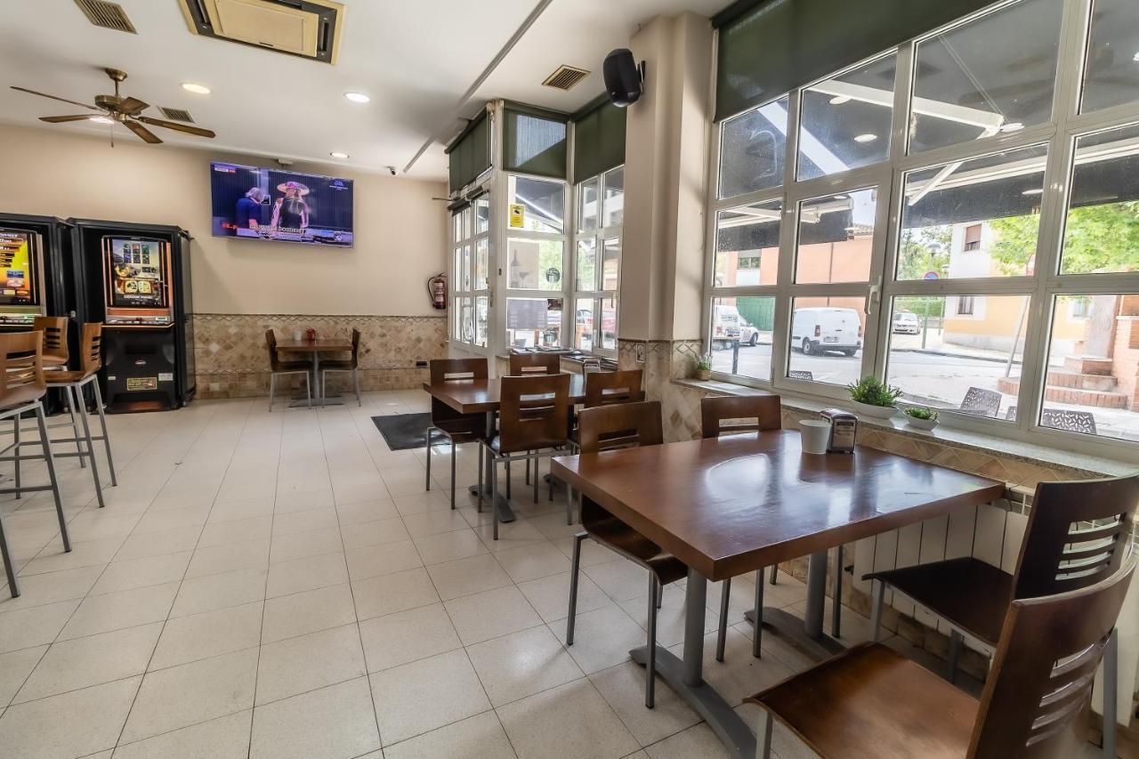 Hostal - Restaurante La Buena Villa By Vivere Stays Villalonquejar ภายนอก รูปภาพ