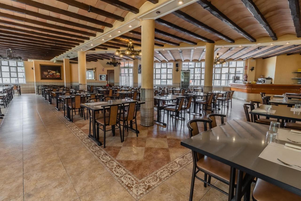 Hostal - Restaurante La Buena Villa By Vivere Stays Villalonquejar ภายนอก รูปภาพ