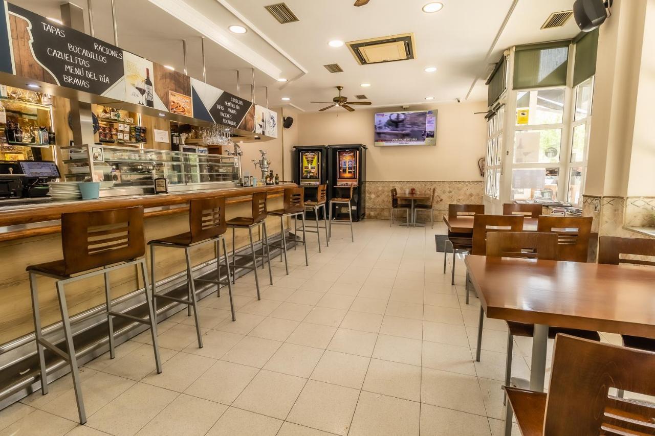 Hostal - Restaurante La Buena Villa By Vivere Stays Villalonquejar ภายนอก รูปภาพ