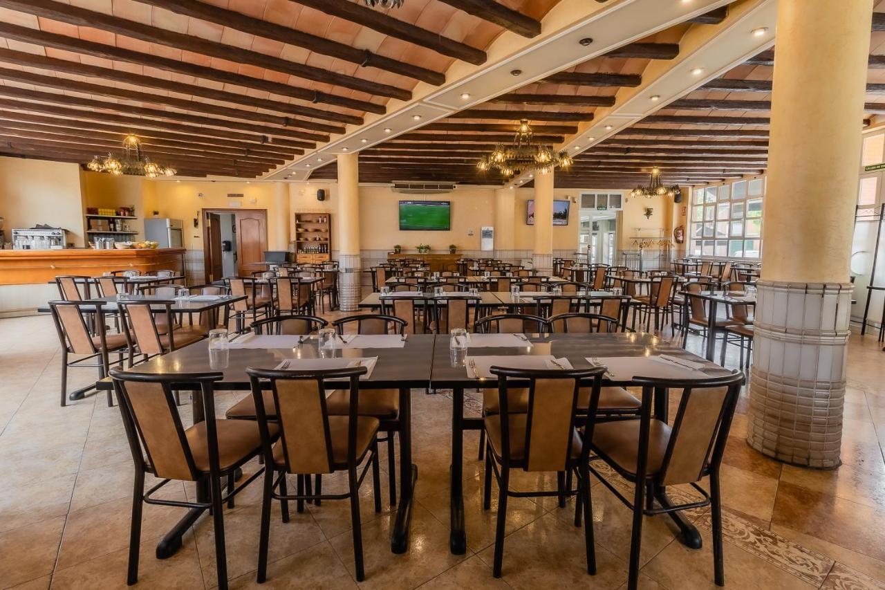 Hostal - Restaurante La Buena Villa By Vivere Stays Villalonquejar ภายนอก รูปภาพ