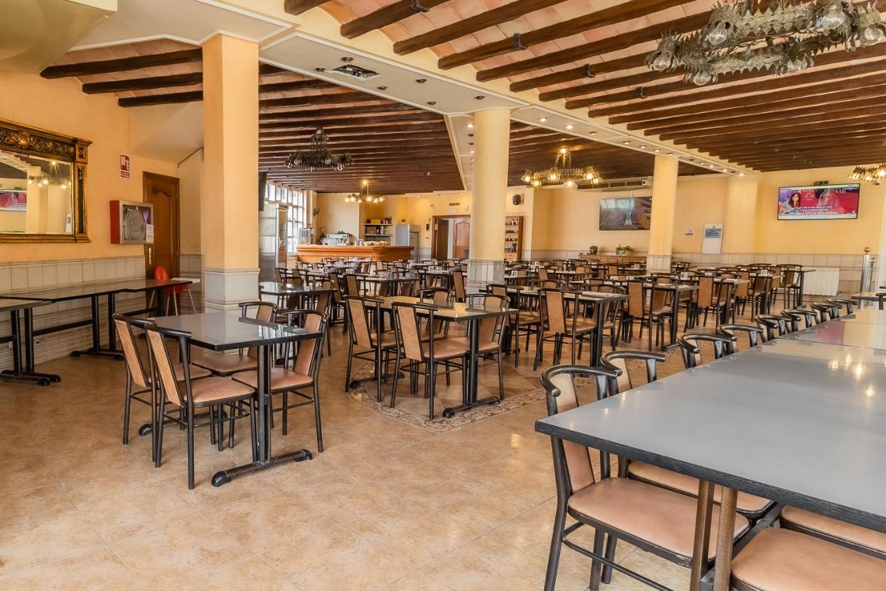 Hostal - Restaurante La Buena Villa By Vivere Stays Villalonquejar ภายนอก รูปภาพ